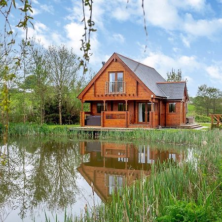 Anglesey Lakeside Lodges Менай-Бридж Экстерьер фото
